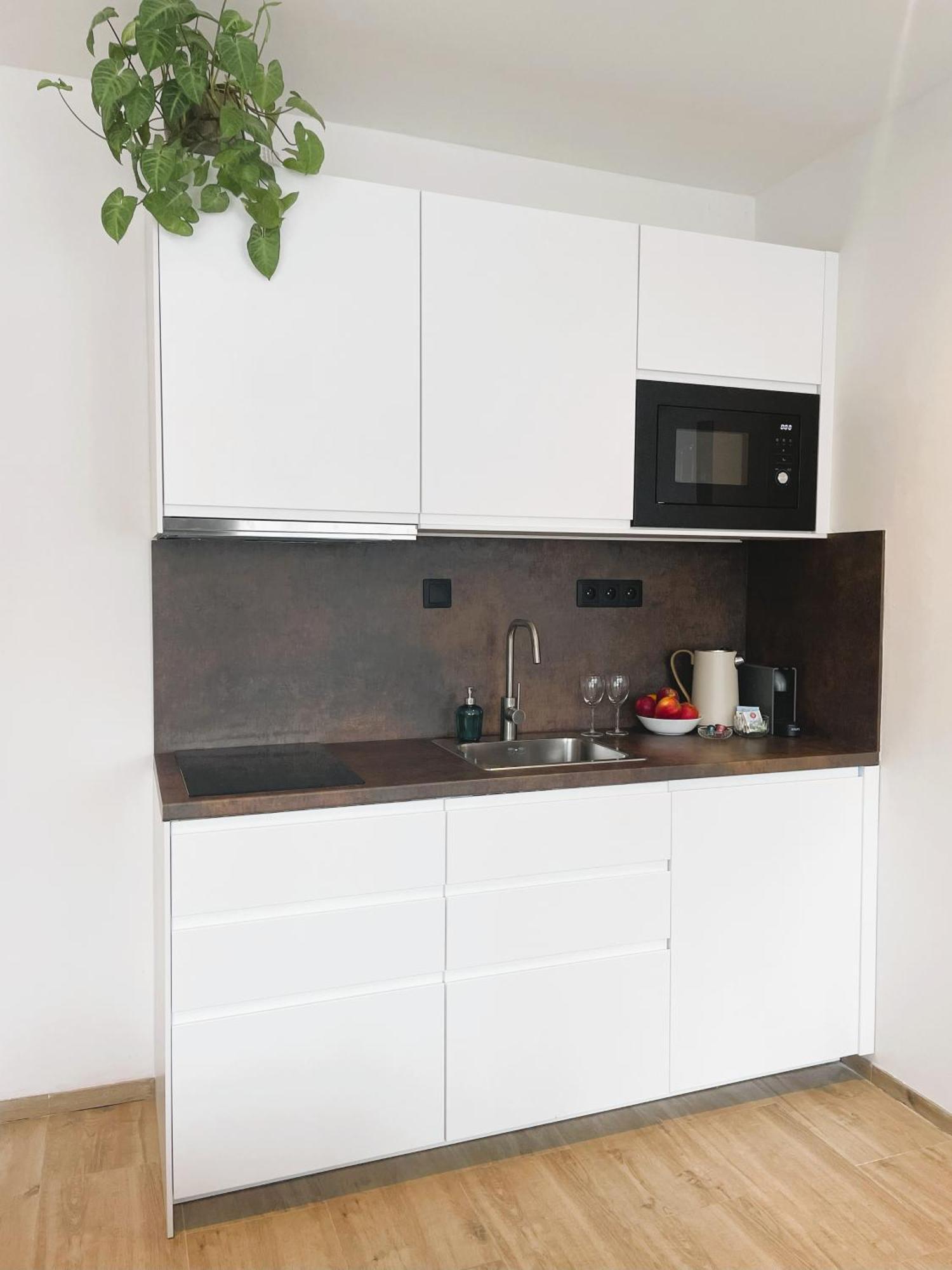 Apt 100 Прага Екстериор снимка