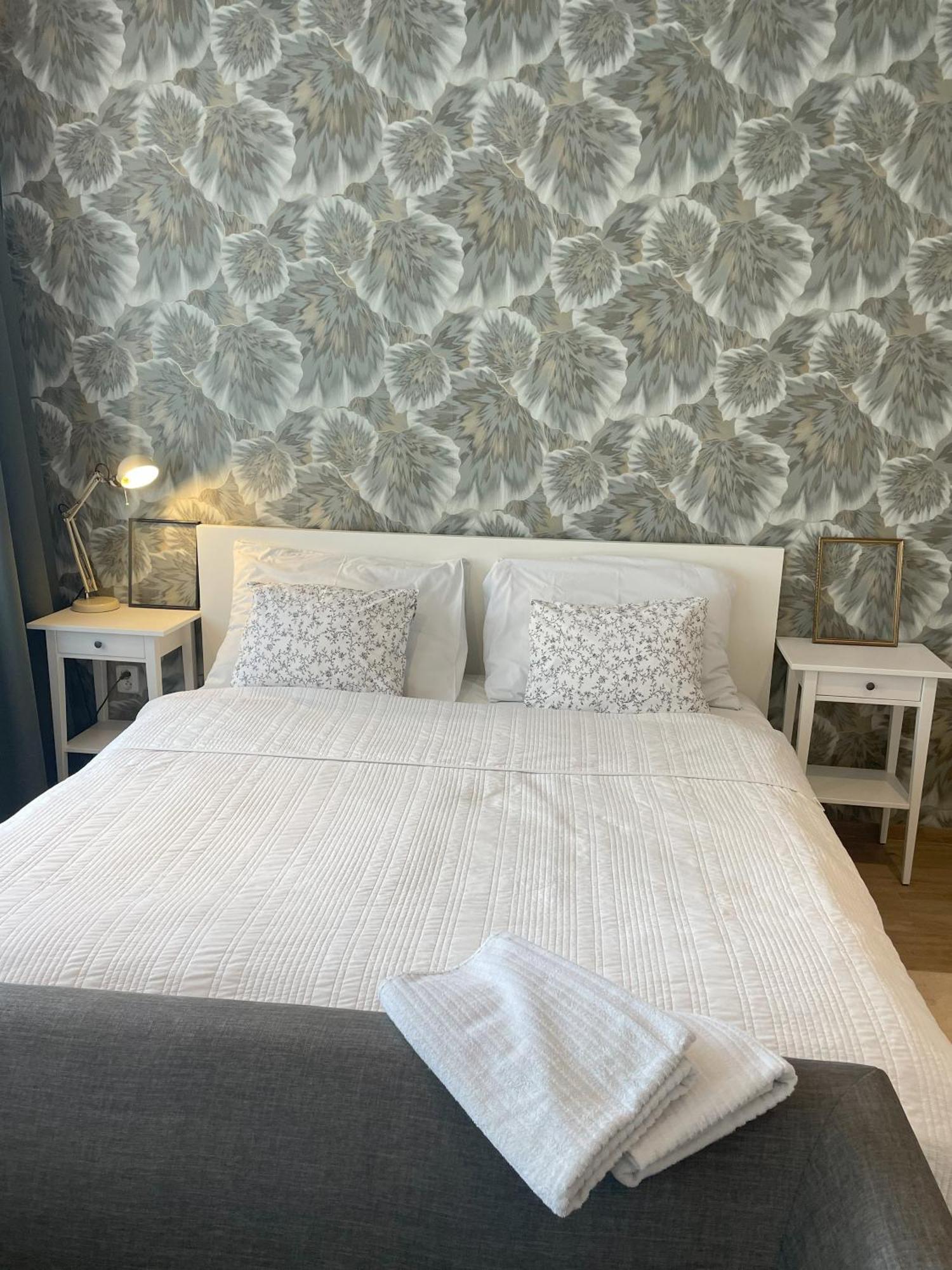 Apt 100 Прага Екстериор снимка